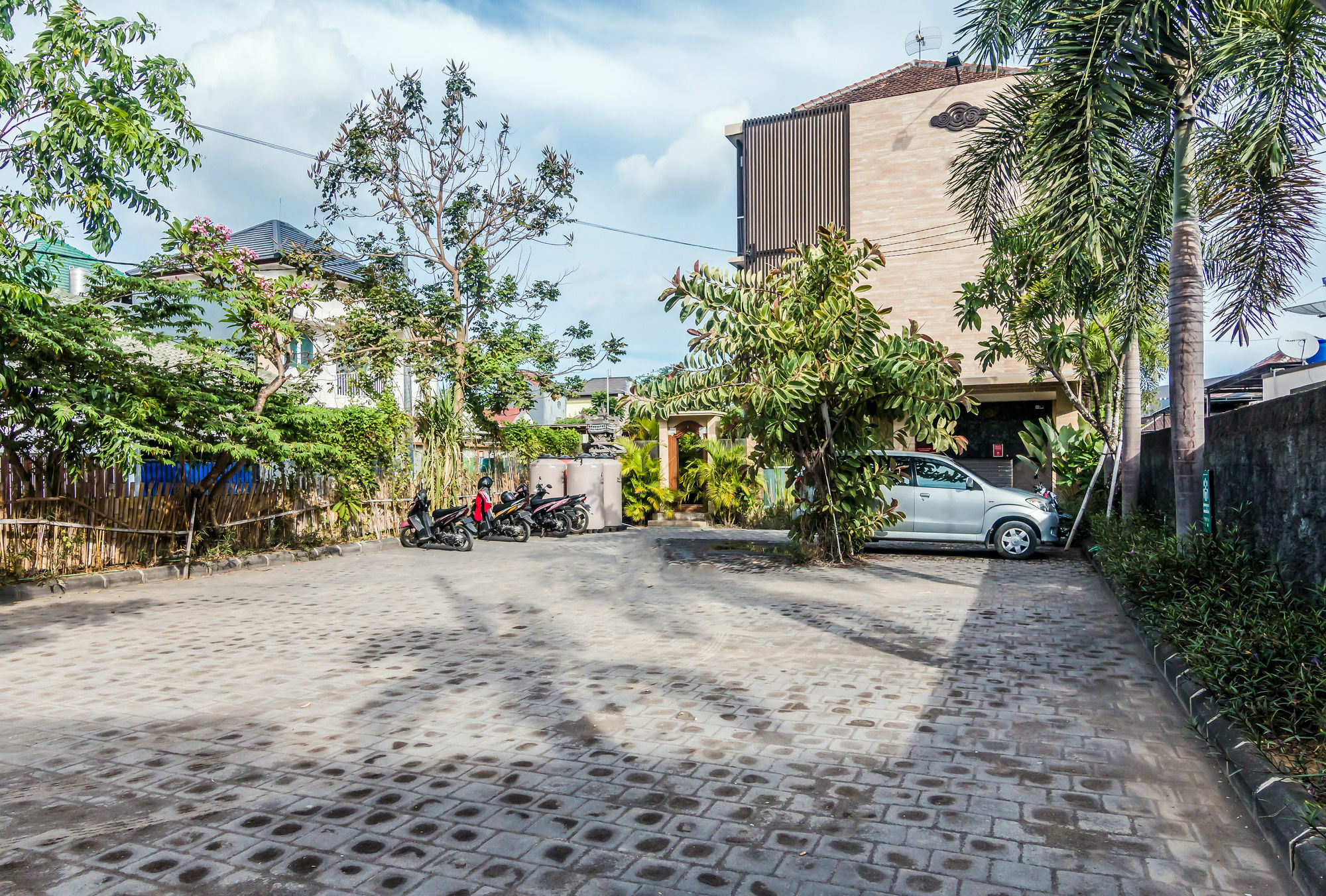 Zen Rooms Basic Jimbaran Taman Mulia Exterior photo